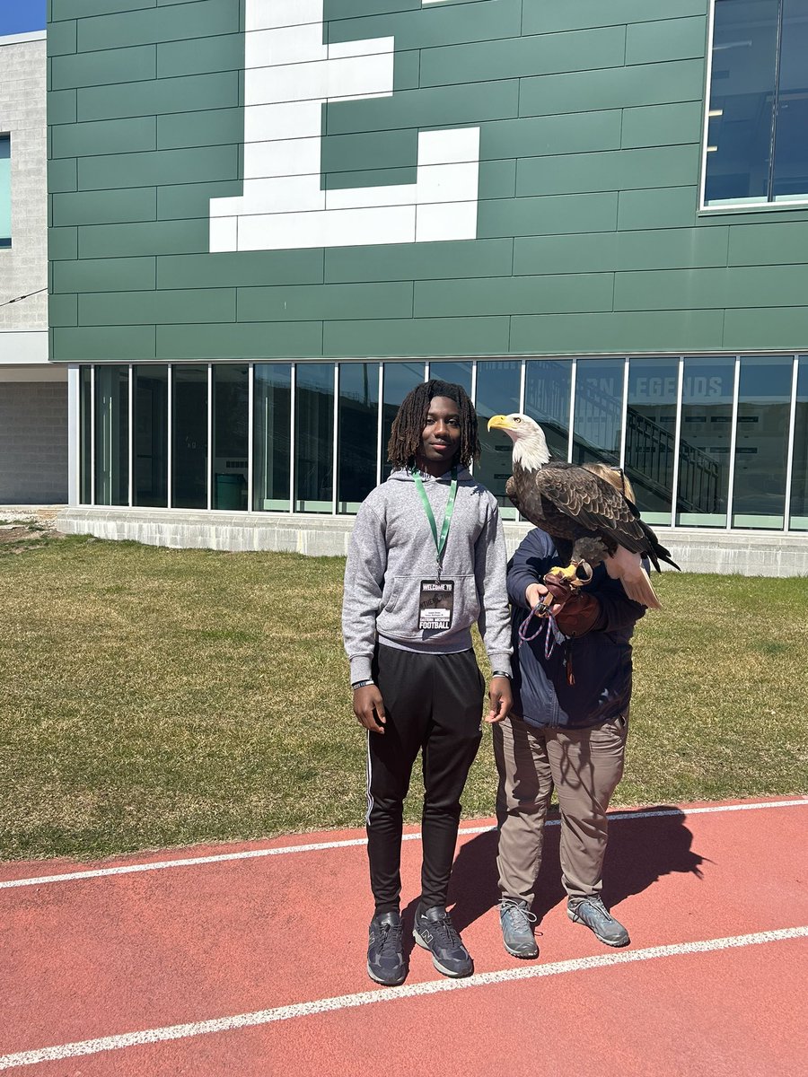 Thanks @EMUFB for the hospitality it was great meeting some of the coaches!! @CoachPrince7 @Coach_Creighton