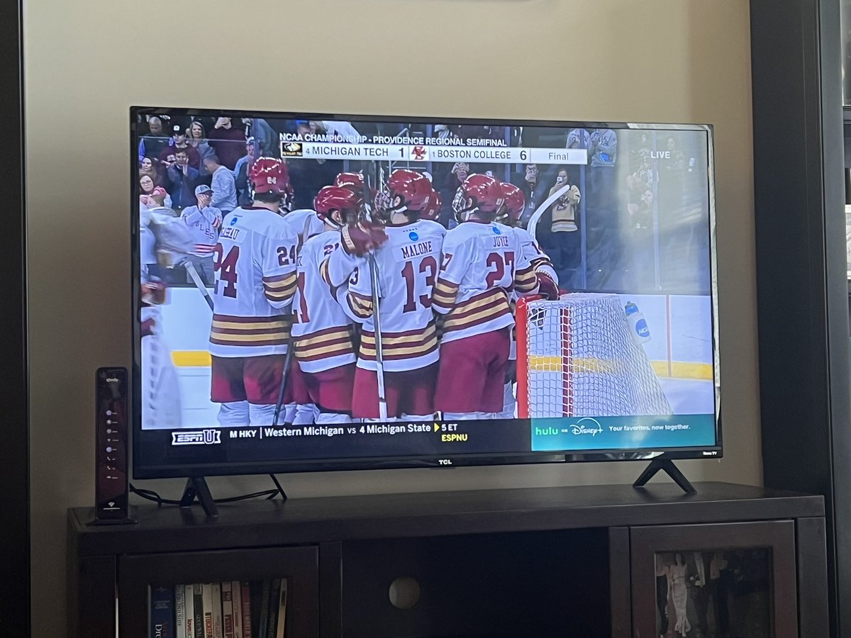 smars319's tweet image. Congrats to BC Hockey for getting one stop closer to the championship!! #ForBostonAlways #bchockey #wearebc #NCAAHockey