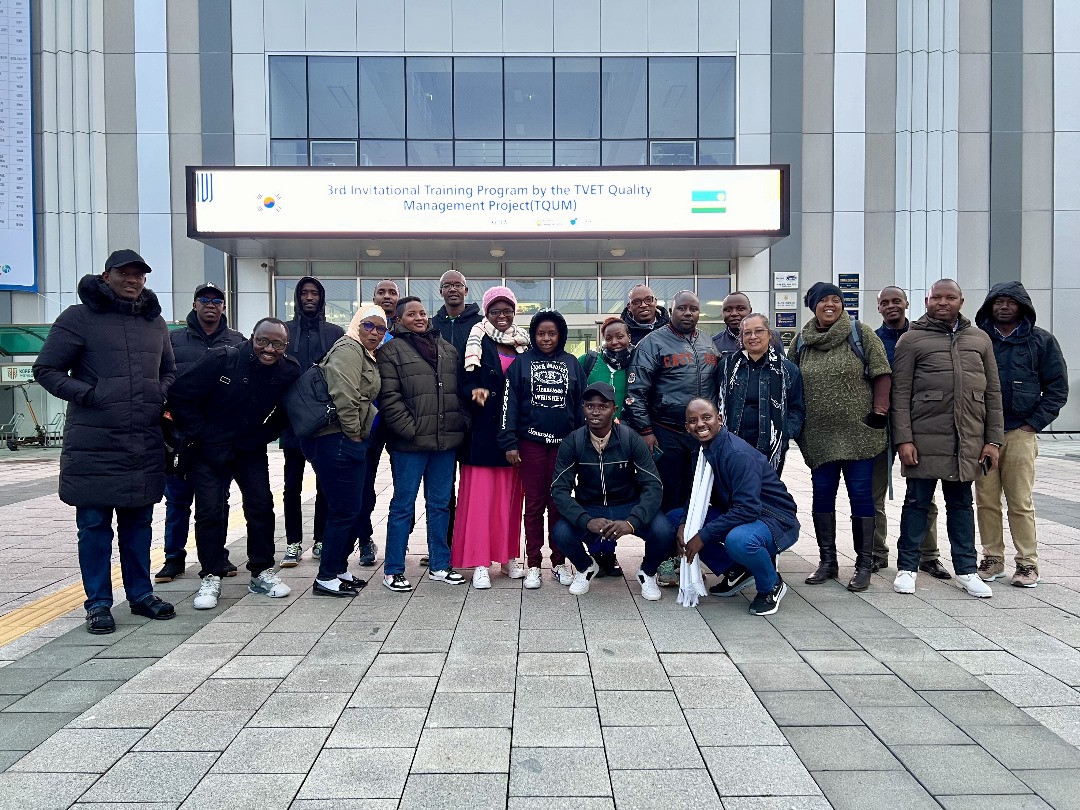 ProjectTqum's tweet photo. 0n 29th March 2024 , 19 staff from @RTB_Rwanda @RwandaPolytec @NESA_Rwanda @HEC_Rwanda completed a two week training program aiming to improve their capacities on CBC dvpt and CBT/CBA implementation. Organized by @ProjectTqum
&amp; @KOICA_Rwanda ,The training was held in #southkorea. https://t.co/CxiKRH6SdU