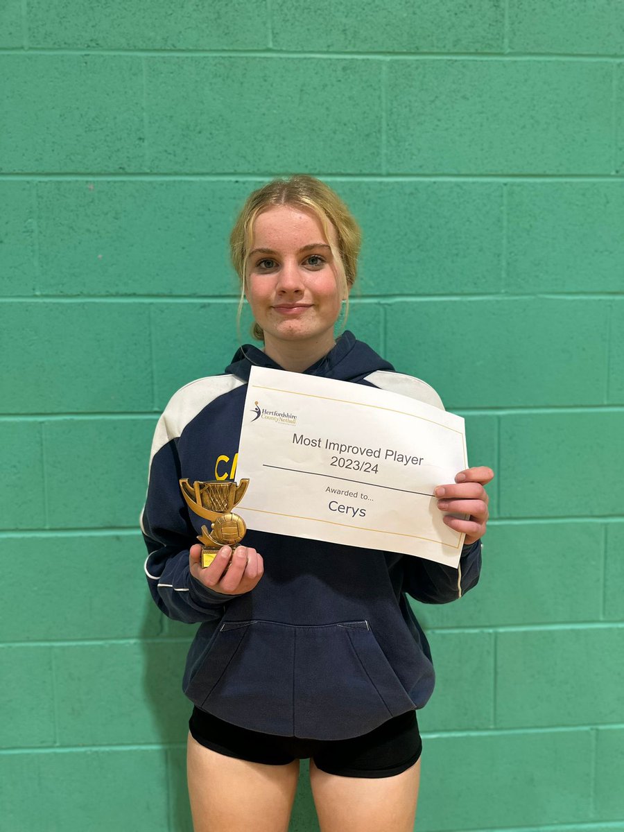 Our final awards for this season U15 goes to Eloise and Cerys - well done girls on a fantastic season 💙