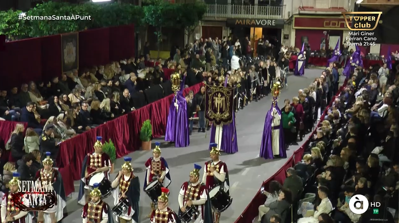 Connectem en directe 🔴 amb la processó de la Mort de Crist des de Crevillent, una Festa d’Interés Turístic Internacional.

En  <a href="/apunt_media/">À Punt</a>, #SetmanaSantaÀPunt