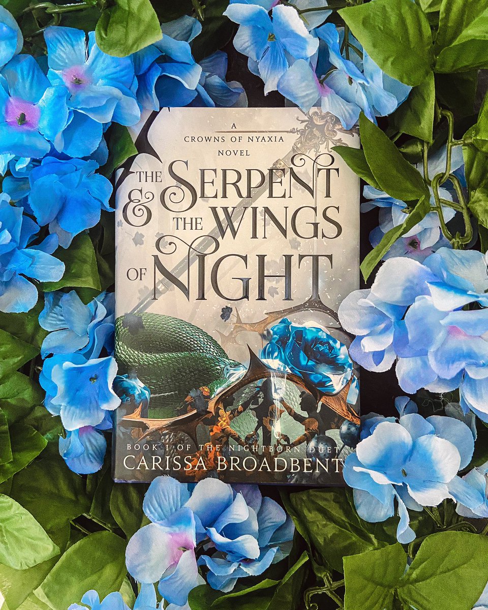 Heart-wrenching romance, dark magic, and bloodthirsty intrigue: We can confirm that #TheSerpentAndTheWingsOfNight by @CarissaNasyra is utterly unputdownable🩵