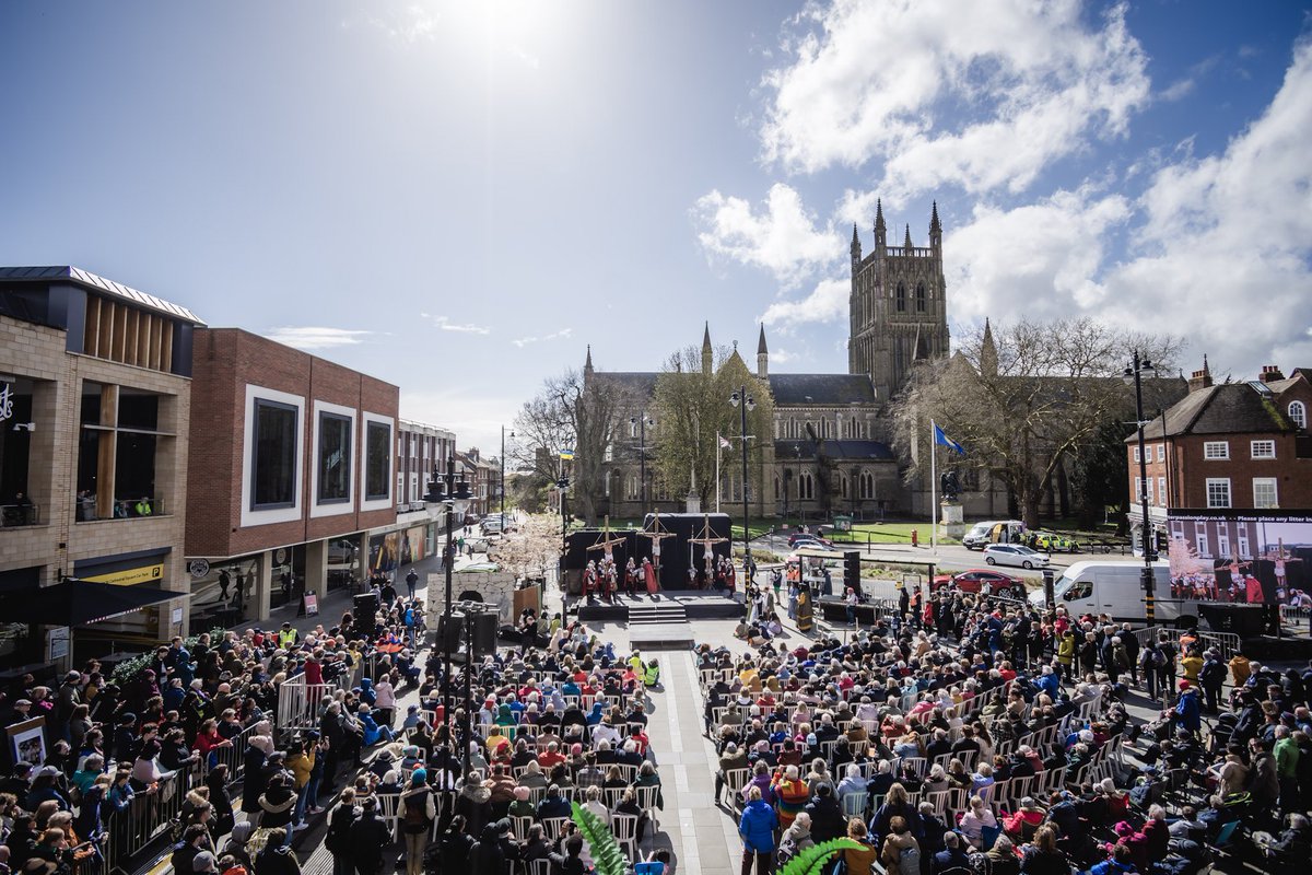 CofEWorcester's tweet photo. .@BishopWorcester reprised his role as the bad thief in the @WorcsPassion this morning. Hundreds of people packed out @CathedralSqWorc and despite a brief shower, the weather was glorious! https://t.co/o7m7tLfXK5