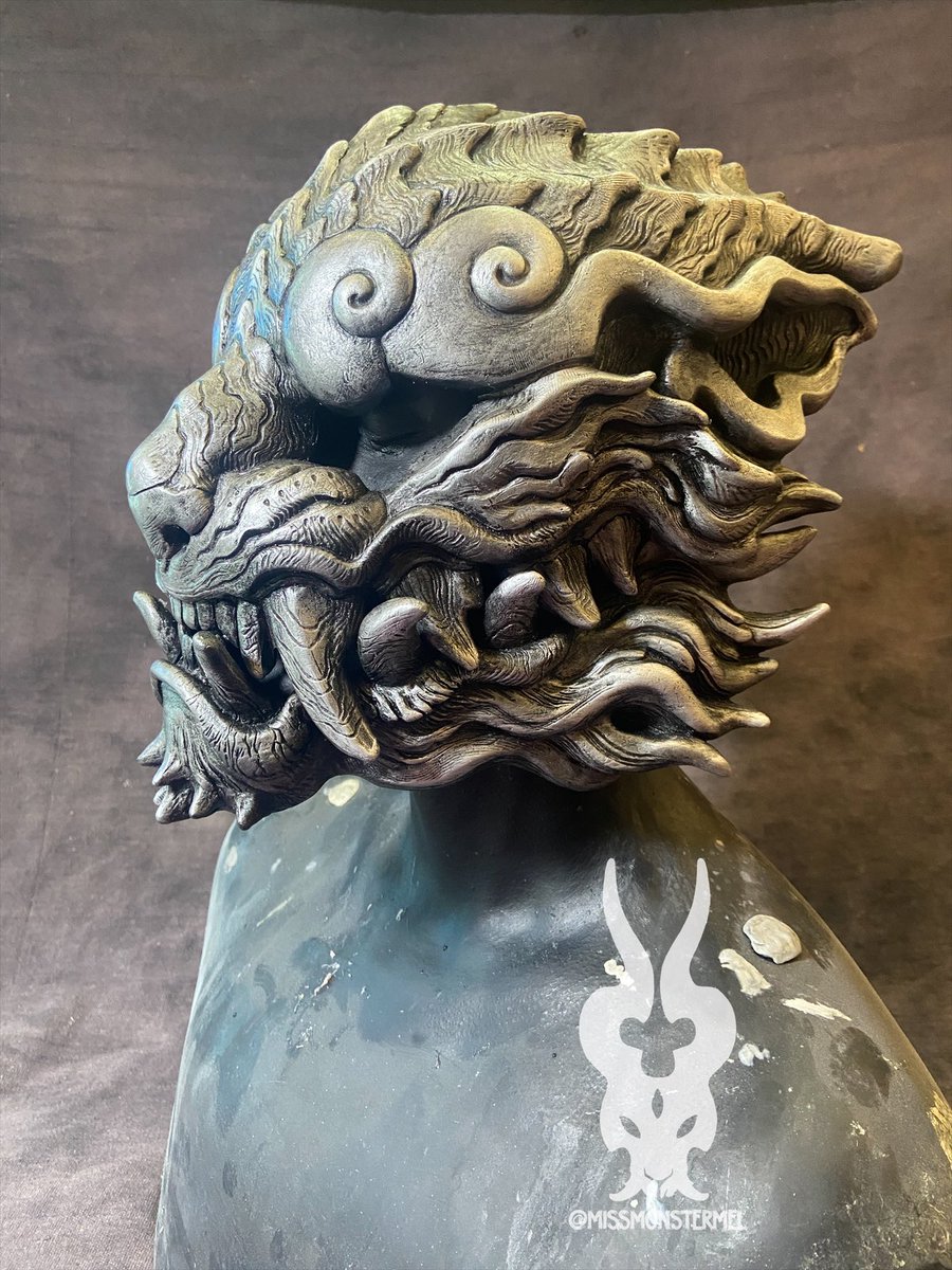 This finished Sentinel mask is now available! Sculpted in @monsterclayusa and cast in urethane from @smoothon , this piece has been painted to look like tarnished silver. Use the li nk in my profile to purchase. #missmonster #missmonstermel #sentinelmask #mask #foodog #lion