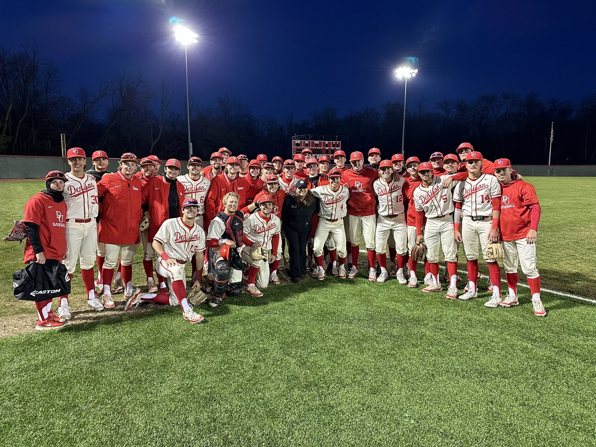 We don’t say it enough but thank you to our athletic trainer Trish for everything she does for our program! She’s not only a great athletic trainer but she’s an incredible person!!

Thank you for keeping us happy and healthy!