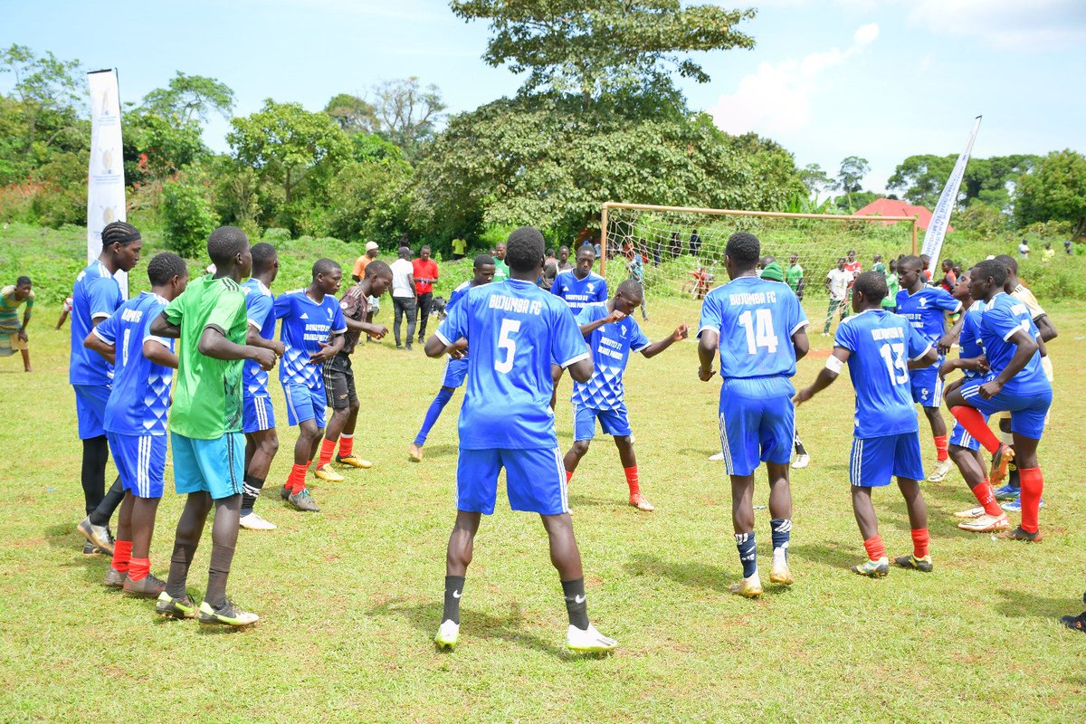 #KwebaCup Mu Ssaza Ssese, Eggombolola Mutuba I Mazinga ewangudde ekikopo bwewangudde Mumyuka Bujumba 5:4 eza 'Penalties' oluvannyuma lw'omuliira okuggwa amaliri mu ddakiika 90. Omwami w'Essaza Oweek. Kasirye Augustine yaakwasiza abawanguzi ekikopo.