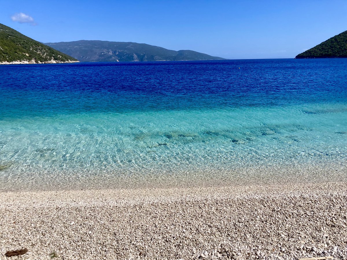 ben89661370's tweet image. Just some outrageously blue sea