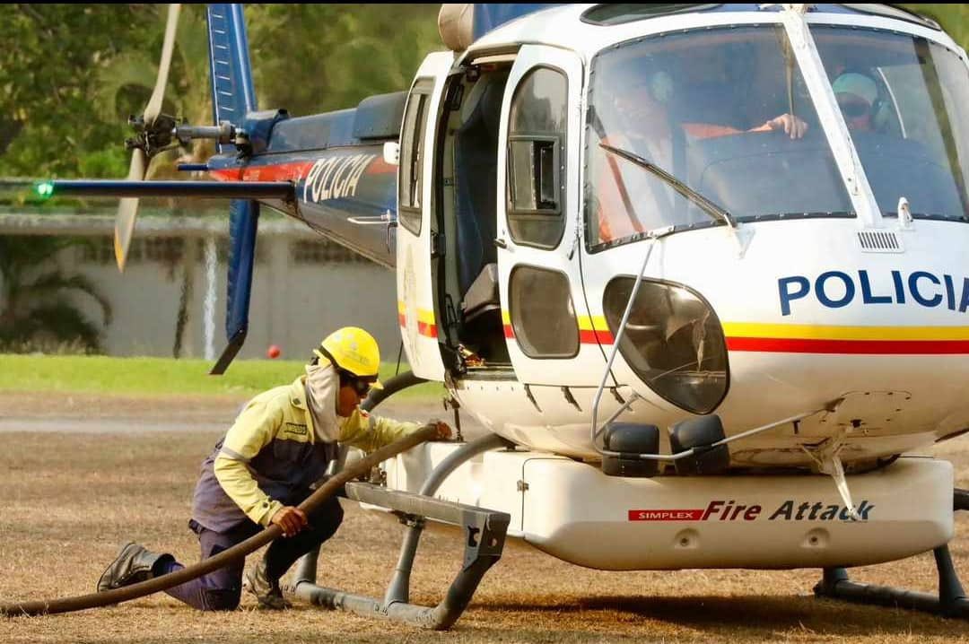SAAGBA1's tweet photo. El helicóptero #h125 PA001, durante la operación llovizna para el combate aéreo de incendios forestales en el Parque Henri Pittier desde el #20mar al #28mar, ha realizado  110 descargas aéreas, con un total de 86.000 litros de agua. 
@Soykarinacarpio 
@Airbus @AirbusHeli @SAFRAN https://t.co/j88buBG5sr