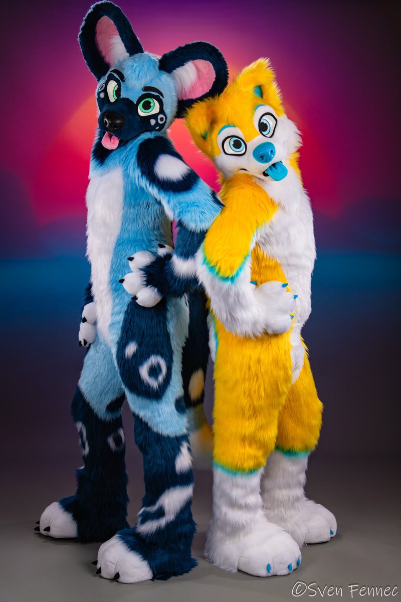 Happy Fursuit Friday from the both of us! 🐶 @CalixAWD 📸 @SvenFennec