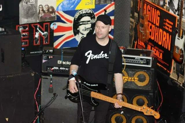 9 years ago - Yodaclub gigging at the marvellous but no more Zombie Hut in Corby. We were without Stevie boy on drums, so with Gregg for one night only! Barry's Fender Valve amp said no that night and Kaz got to sing with the mic Bunnyman Ian McCulloch had last used. #memories ❤️