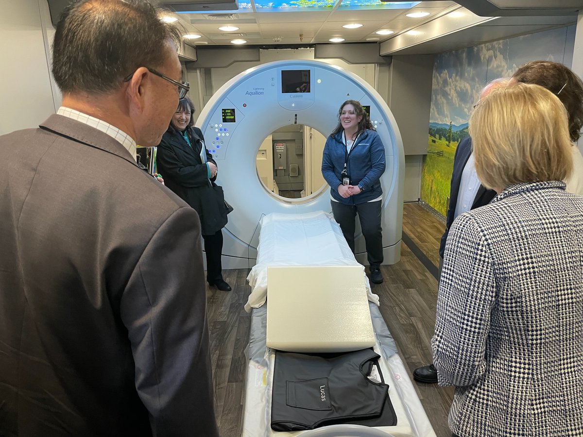 Thank you @SenCapito for inviting me to tour @WestVirginiaU with you! I was inspired by the incredible #NIH-funded research taking place there that is helping to improve the health of West Virginians and of all Americans.