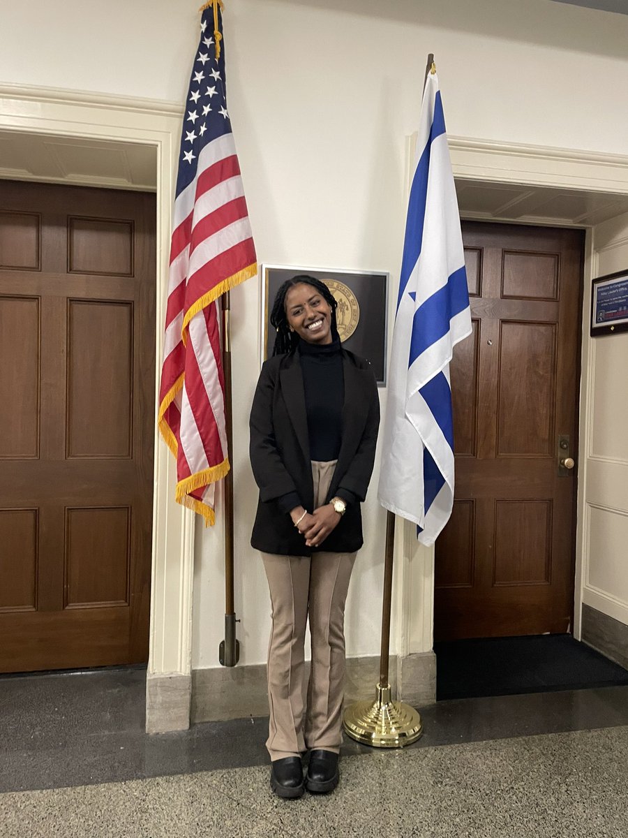 After living 20 minutes from Gaza and enduring Hamas rockets on our southern communities for two decades of my life,
I came to the #whitehouse to scream: It didn't start on Oct. 7 for us either! 
I do is for the loved ones we lost and those we can still save. 
עם ישראל חי✡️
