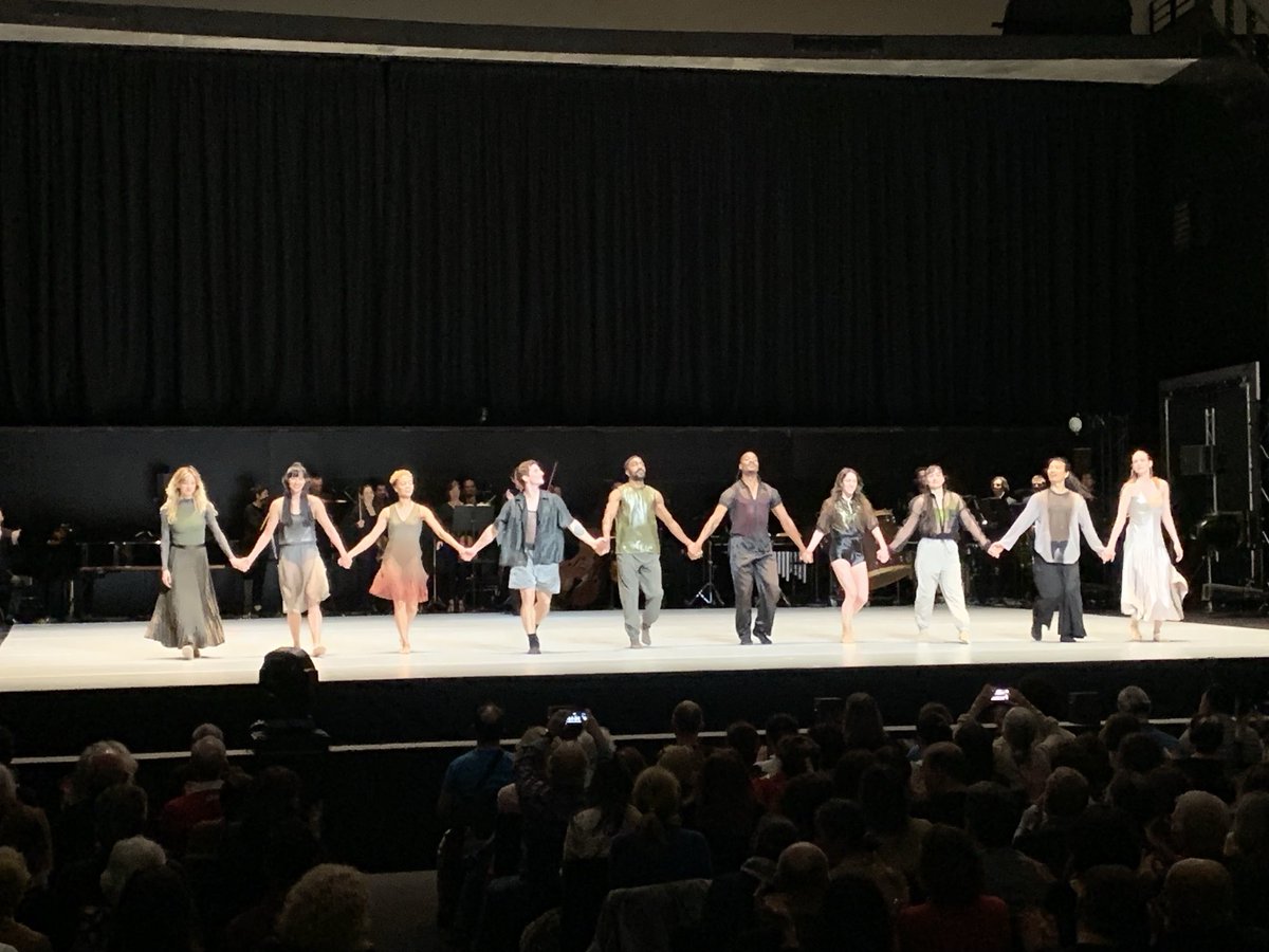 ⁦@B_Millepied⁩ et sa troupe ⁦@LADanceProject⁩ à la ⁦@philharmonie⁩, un cocktail d’émotions et de grâce