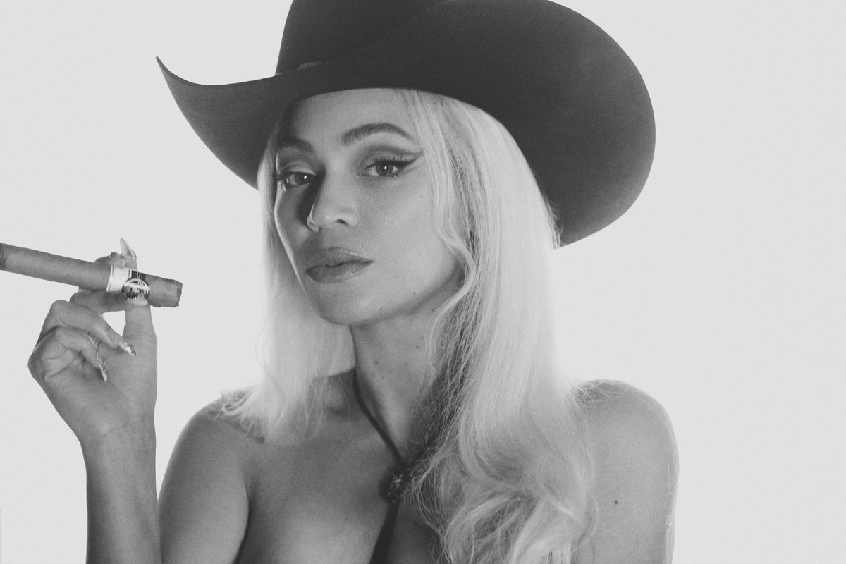 BeyLegion's tweet image. Beyoncé's #JOLENE reaches #1 on US iTunes, replacing #IIMOSTWANTED. 👑

⥱ Purchase: apple.co/3vt0Oq3 #COWBOYCARTER
