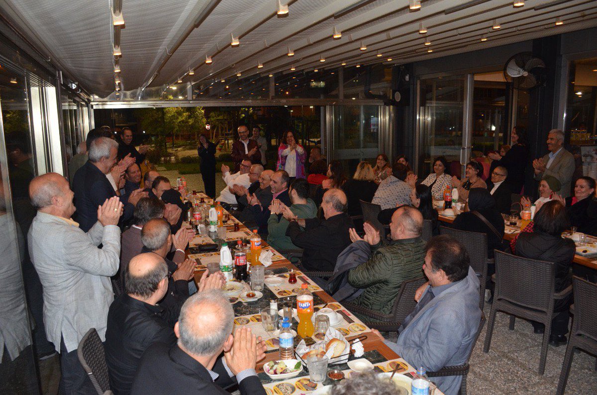 Muhteşem Nilüfer ilçe teşkilatımız ile güzel bir iftar yemeği yedik. Başta Levent Öncü başkanımız olmak üzere bütün teşkilat üyelerimize çok teşekkür ediyorum. İyi ki varsınız. Birlikte daha nice güzel çalışmalara… #iyiparti #nilüfer #nilüferbelediyesi @YS_Turkoglu