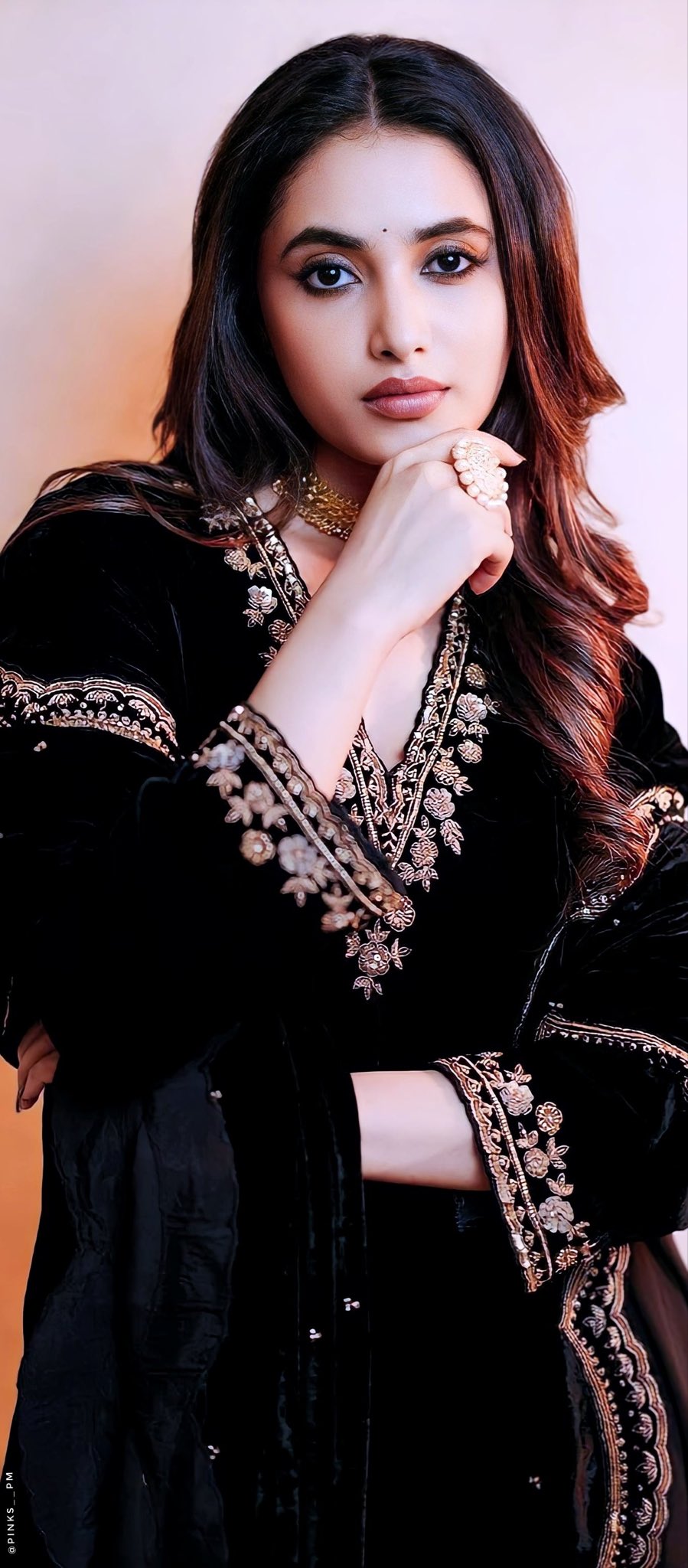 GJ3kd4iXsAAn_wv?format=jpg&name=large