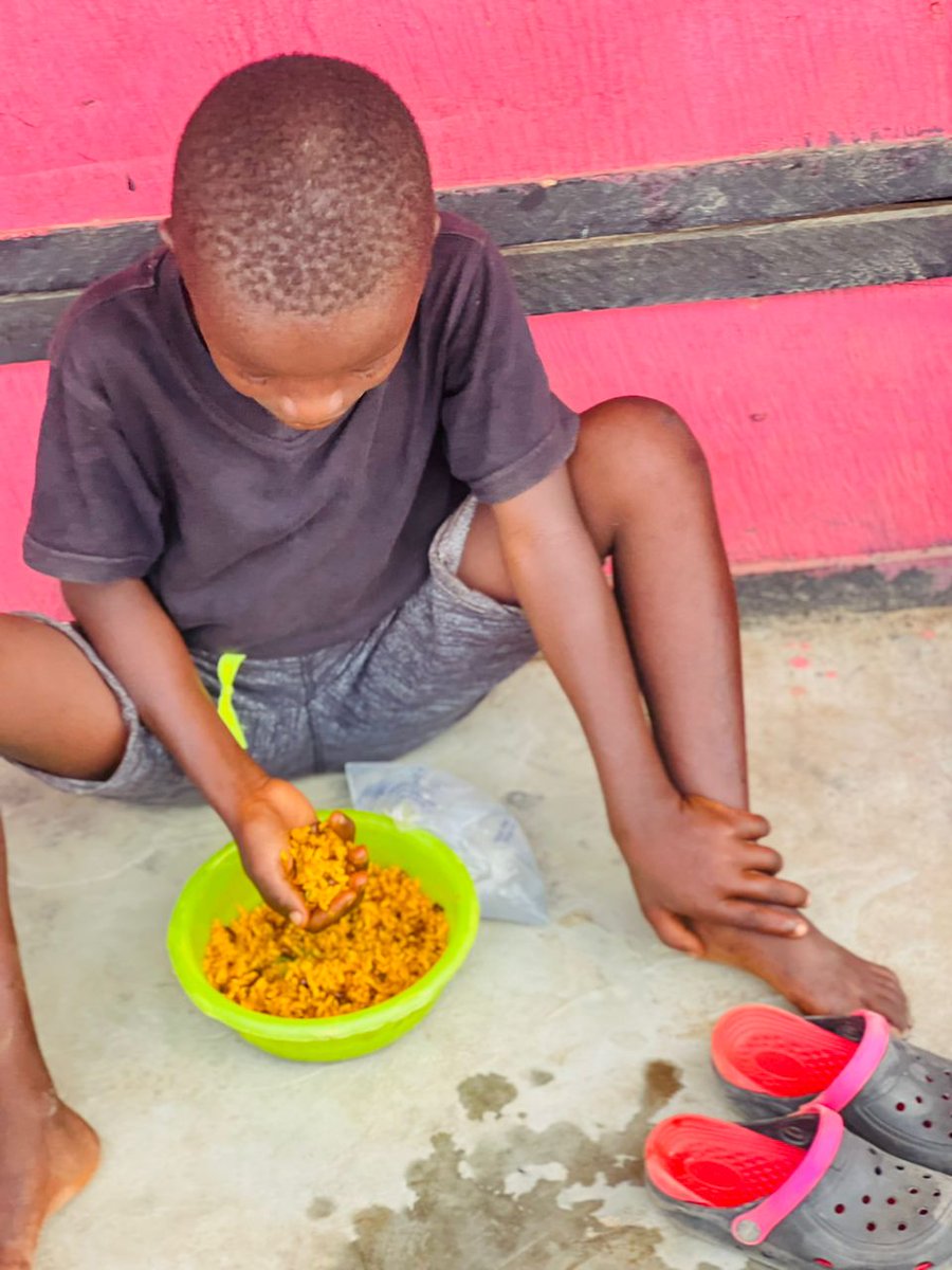 Beroseinternat1's tweet photo. Feeding project at Mpawulla village.
#Foodie #charity https://t.co/RsnkX6IPlJ