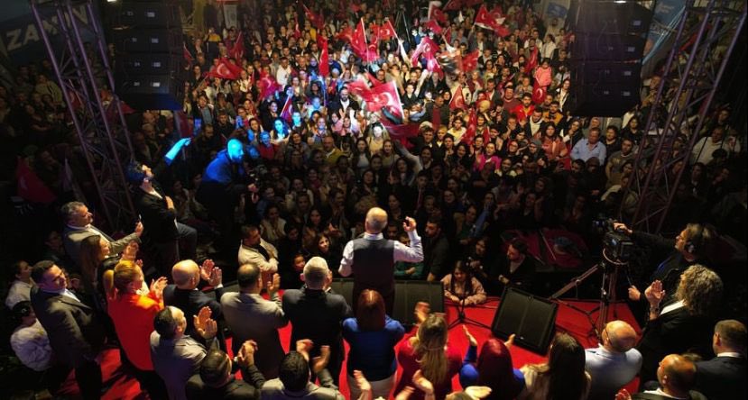 Tekirdağ Marmaraereğlisi ve İzmir Seferihisar Gece Mitinglerimiz 📷 Gece gündüz demeden mücadele etmeye devam ediyoruz. Biz kazanacağız, Atatürkçüler kazanacak!