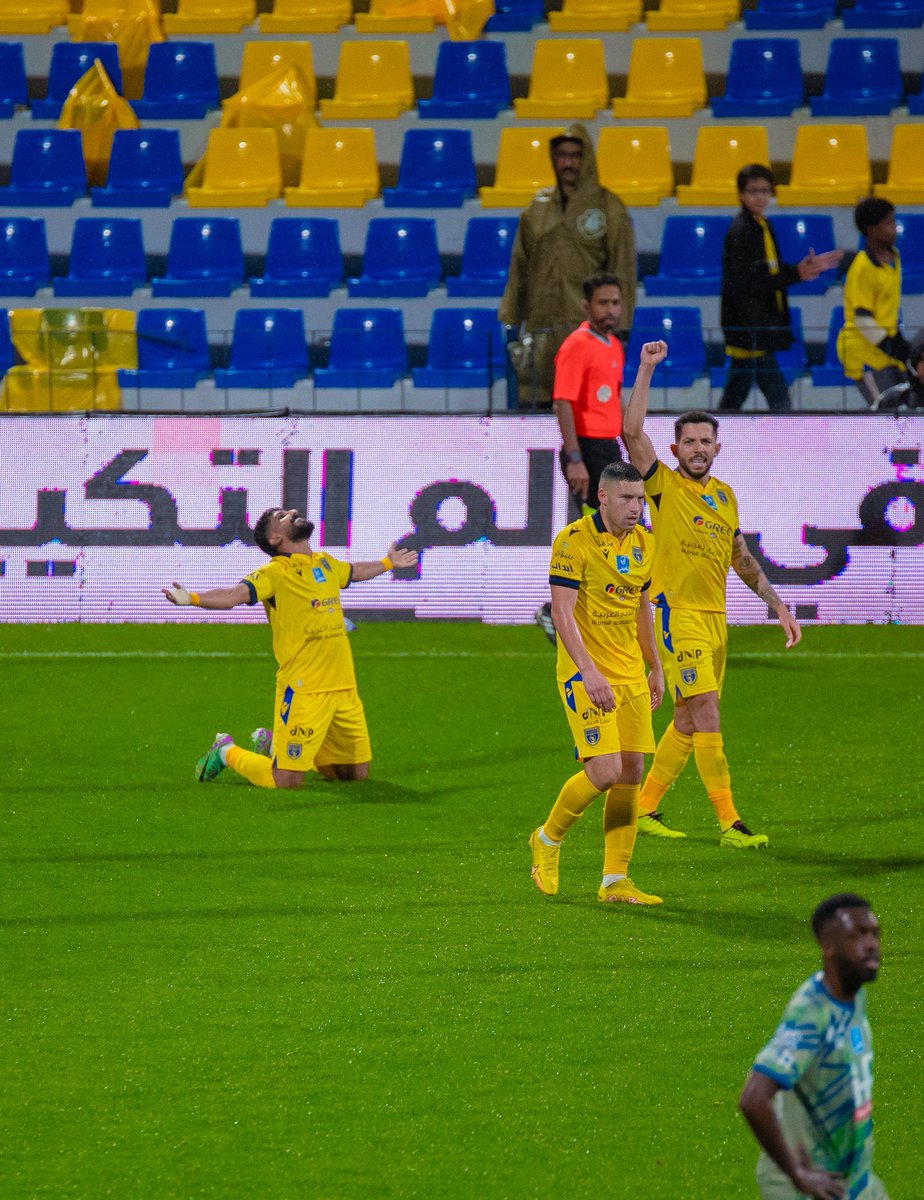 اللهم لك الحمد على هذا الفوز والف مبروك لكل عشاق السكري 🖤💛💙 نحتاج حضوركم و مؤازرتكم في المباريات القادمة .. وبأذن الله نسعدكم ✨ #التعاون_الحزم