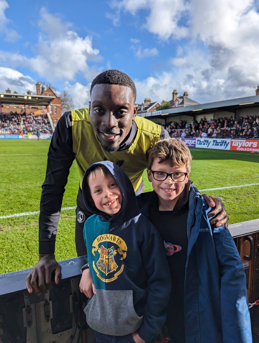 What a legend <a href="/Ladapo9/">FreddieLadapo</a> is. Took my boys to watch Exeter (local club) Vs Charlton today. We are #itfc fans, he is their favourite player (on loan at Charlton) When warming up at half time I called him over to ask for a photo and explained. More than happy to oblige! Top top man!