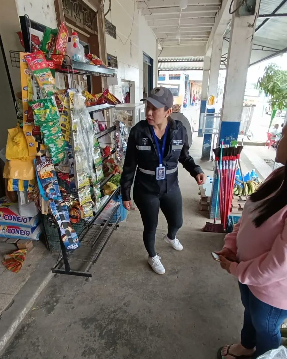 GoberManabi's tweet photo. En el cantón #Paján, bajo la gestión de Gobernador de Manabí y delegación de Intendente de Policía, la Comisaría Nacional de Policía, en recorrido por algunas parroquias, interviene en tiendas, frigoríficos y puestos de mariscos verificando que no exista especulación de precios. https://t.co/IwqGecUYo6