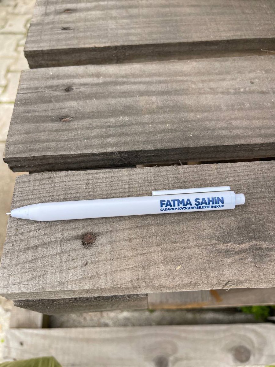 Başkanım süt tozu koymamışsınız.

Aşkolsun benim vergimle süt tozuda alınırdı ama neyse diğer mahalleye nasip heralde.

Ha pardon arkadaşlar uyardı Türk kahvesiymiş bu..

Yarın emlak vergimi yatıracağım lütfen onunla kahvenin yanına lokum alın.

Böyle kuru kuru kahve gitmez ☺️