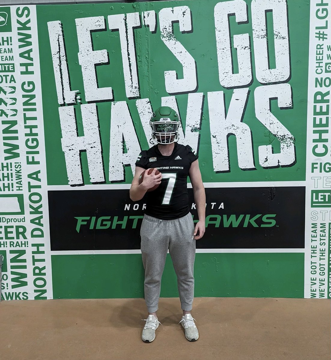 Sean Skrydlak (@skrydlaksean) on Twitter photo After a great visit and conversation with <a href="/BubbaSchweigert/">Bubba Schweigert</a> . I am excited and blessed to announce that I have recieved my 1st D1 offer from the University of North Dakota! <a href="/UNDfootball/">North Dakota Football</a> <a href="/coachflyger/">Austin Flyger</a> <a href="/CoachTomDosch/">Tom Dosch</a> <a href="/CPFootball17/">Creighton Prep FB</a> After a great visit and conversation with <a href="/BubbaSchweigert/">Bubba Schweigert</a> . I am excited and blessed to announce that I have recieved my 1st D1 offer from the University of North Dakota! <a href="/UNDfootball/">North Dakota Football</a> <a href="/coachflyger/">Austin Flyger</a> <a href="/CoachTomDosch/">Tom Dosch</a> <a href="/CPFootball17/">Creighton Prep FB</a>