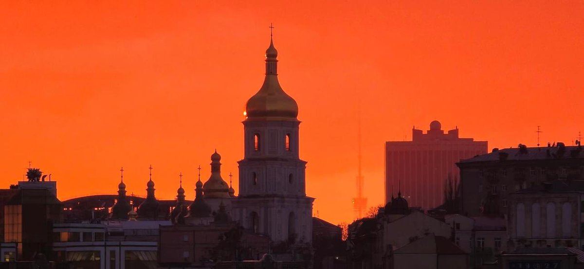 A friend who lives in #Kyiv, #Ukraine, posted these photos of tonight’s sunset on his Facebook. Sharing them here as they are absolutely beautiful: