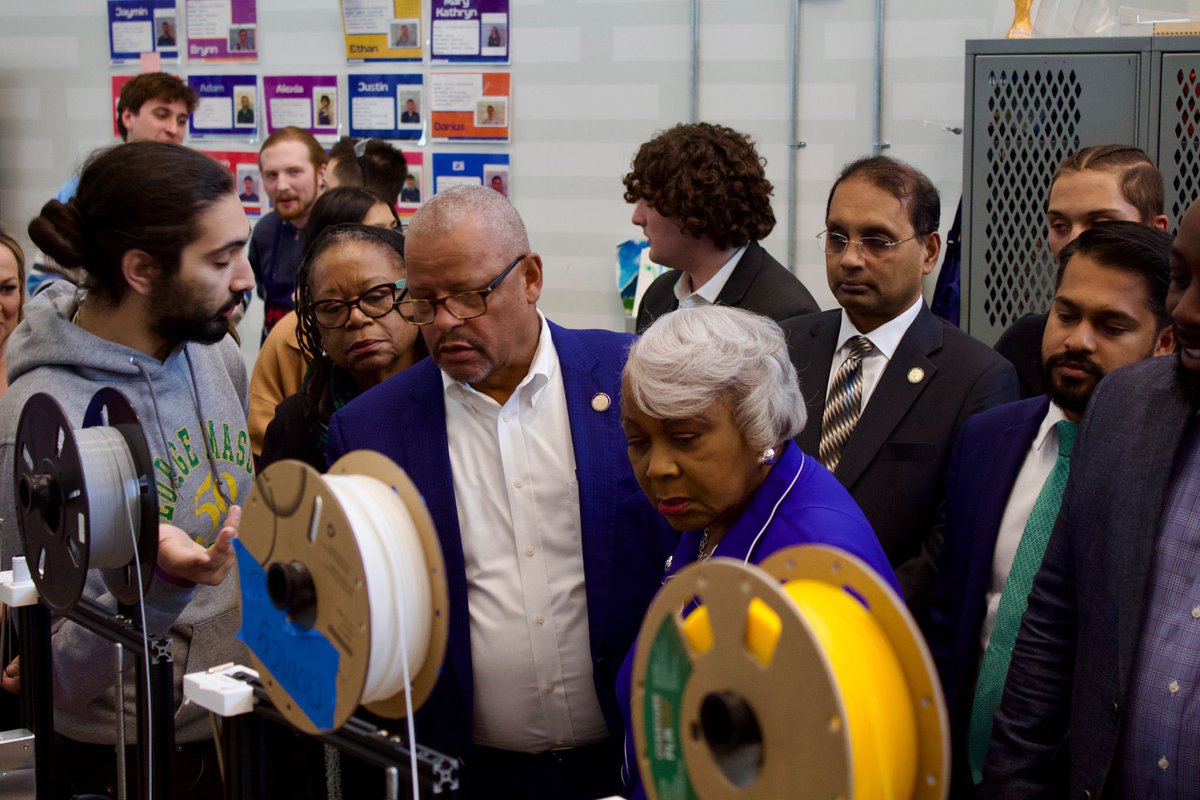 This week, @SenLouiseLucas & I completed the #VirginiaFamiliesFirst Tour. In just three days, we made eight stops across the Commonwealth to showcase the key investments our bipartisan budget makes in rural healthcare, public & higher ed, infrastructure & more [1/7]