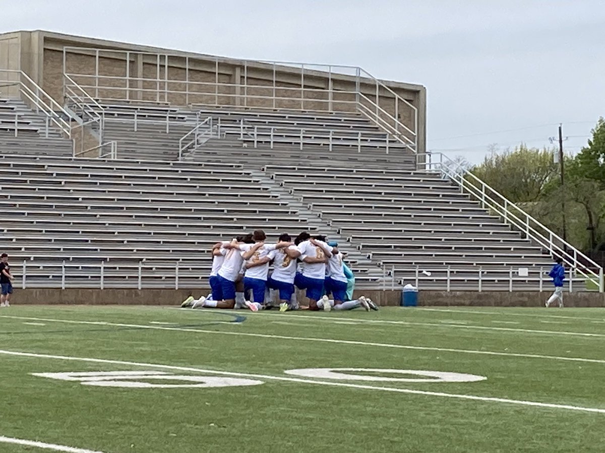 Area champions 1-0 win over Woodrow Wilson. Lots of tired legs doing double duty playing Dallas Cup. Up next is West Mesquite in Regional Qtrs.

⚽️Perez
🅰️Braid

#Mapaches <a href="/FHSRaccoons/">Frisco High School</a> <a href="/FriscoHSSports/">Frisco High Athletics</a>