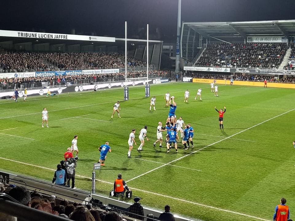 Qu’elle est belle cette victoire face à Colomiers ! Quel match ! Ici c’est la Rabine 💪 @RugbyClubVannes #vannes #rugby #ProD2 #Bretagne