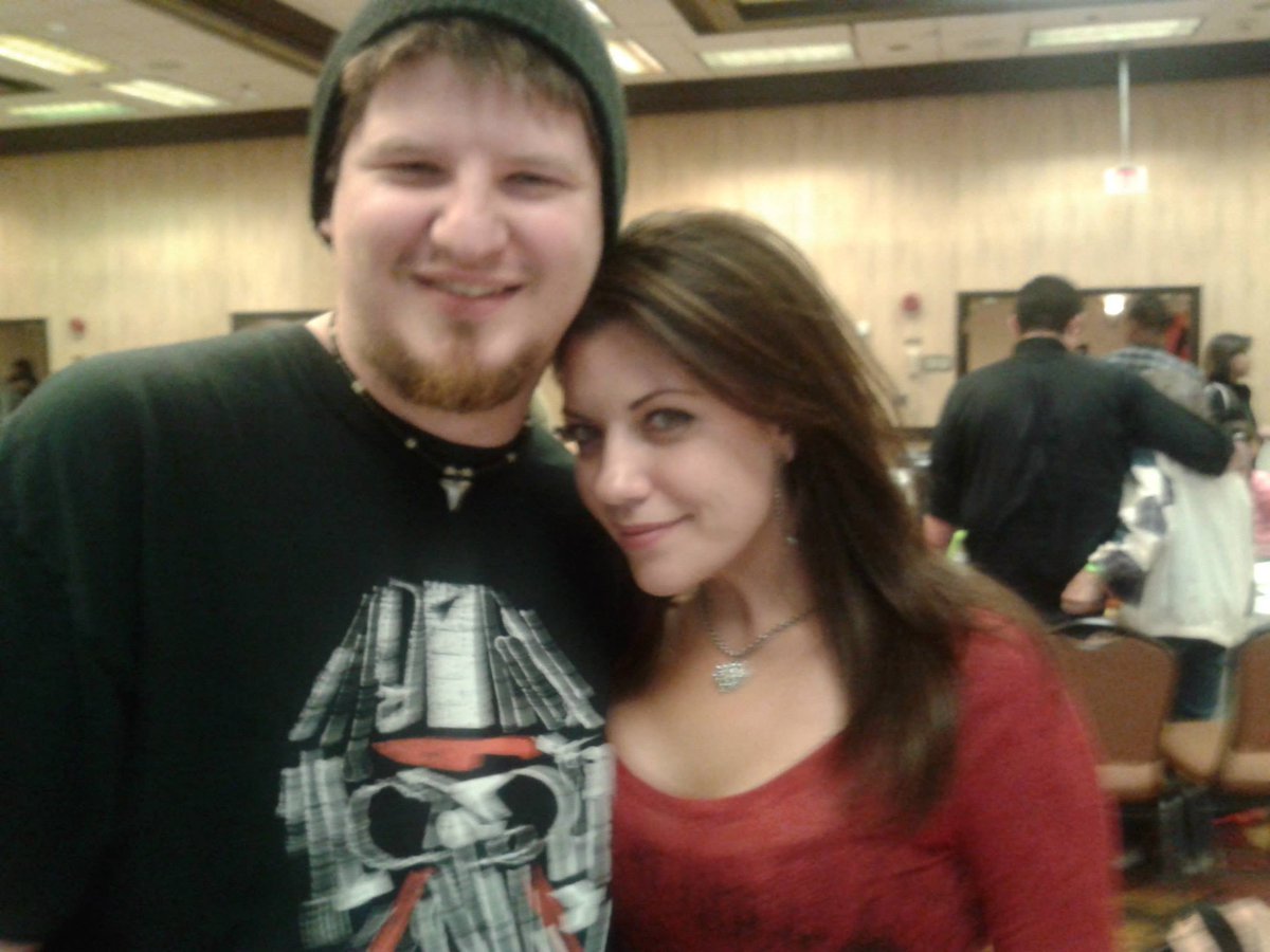 10 years ago at Twisted Terror con. @TiffanyShepis was easily the highlight of the whole trip, one of the nicest people I met in the industry and meant even more the next time I saw her at a con she remembered who I was.