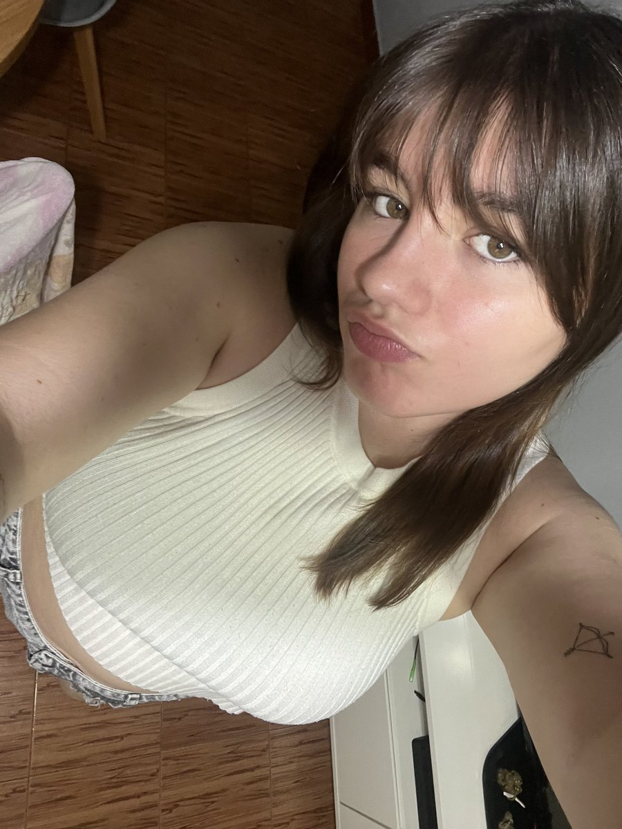 holu soy reni y soy fan de tay desde lover, fui al eras el 9/11 y tengo tatuado labyrinth y mas cosas x ella, no tengo canciones favs porq amo todas pero soy debut lover hasta la muerte. Tmb estoy haciendo un au t’ayvis por si quieren leerlo, nad siganme doy fb
 #integracionswift