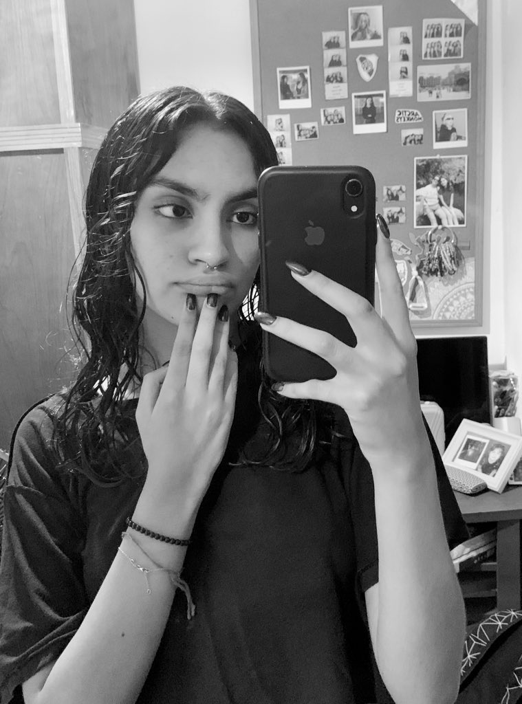 holu soy more again, tengo 17 y soy d arg, staneo a taylor desde 2020, mis albums favs son rep y folklore, fui al eras tour el 11/11 síganme q interactuo y soy copada 🧸 #integracionswift <a href="/ccloveras/">ׂ</a>