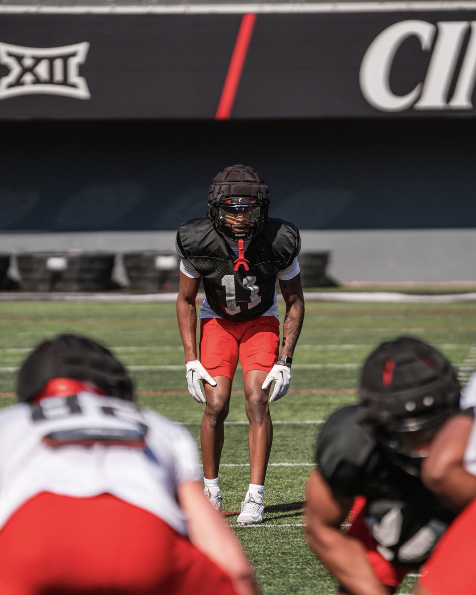 Staying ꜰᴏᴄᴜꜱᴇᴅ 🔒 #TheStrongShallReign x #Bearcats