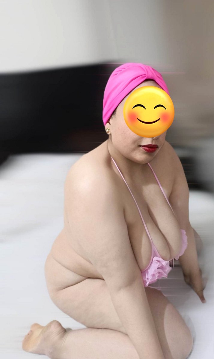 Parmaklarımı şeftalime sokuyorum ıslandım yardım eder misin ohh