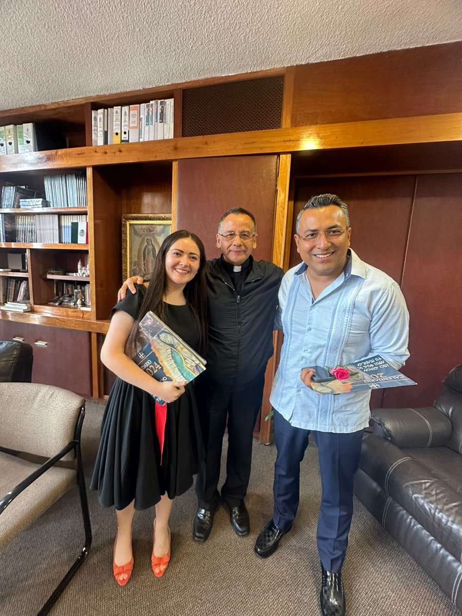 Hagamos oración estos días por todos los candidatos de todos los partidos. Pidamos por la gente que sin importar diferencias políticas, tengan comida en su mesa y a su familia reunida. Yo pido por todos, quiero un mundo de paz y no de guerra.