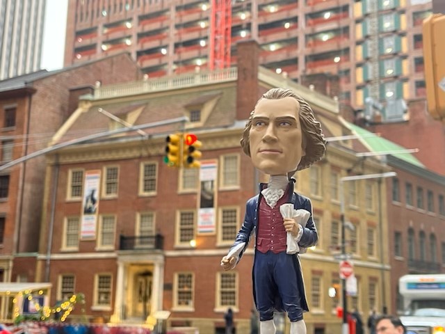 Following Jefferson’s trail in NYC! A plaque marks where he hosted a historic dinner (in the room where it happened). Nearby Fraunces Tavern housed the U.S. Department of Foreign Affairs in the 1780s. Not sure I would get much work done if my office was literally in a pub.