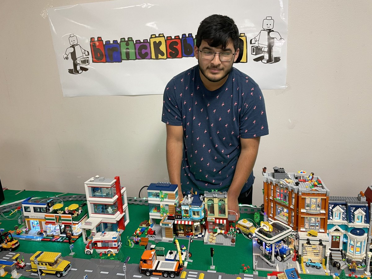 Cyber_Coogs's tweet photo. Students working on our Lego Cyber City. https://t.co/pyPO30ybfB