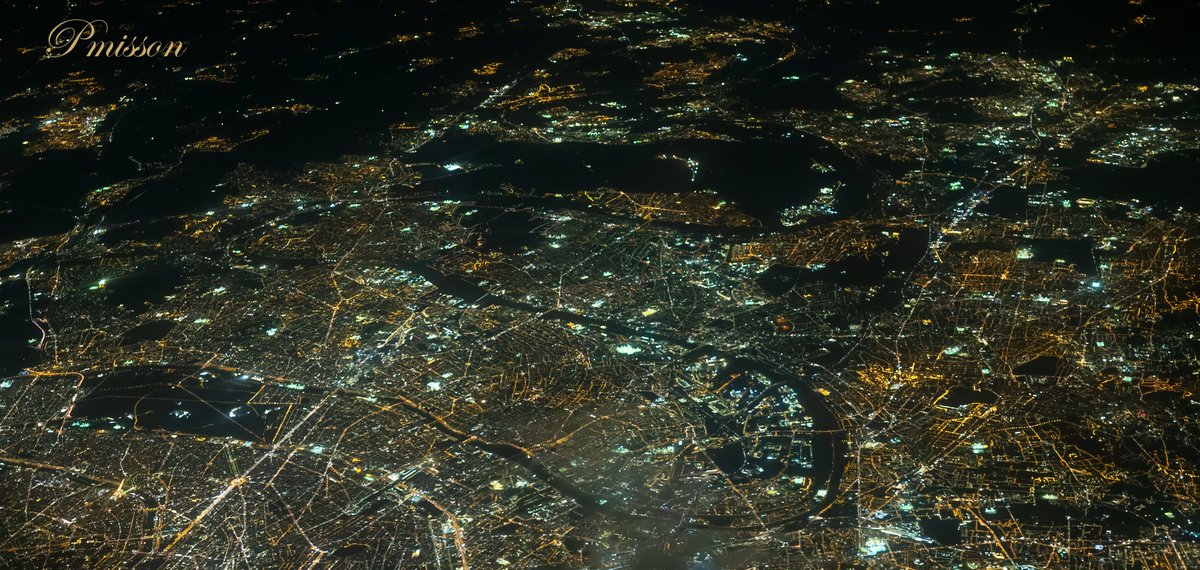 .@Planb_team Light Pollution from the plane coming back from #EuroDark2024 🧵1st Paris From the air at Night #Lightpollution @anpcen