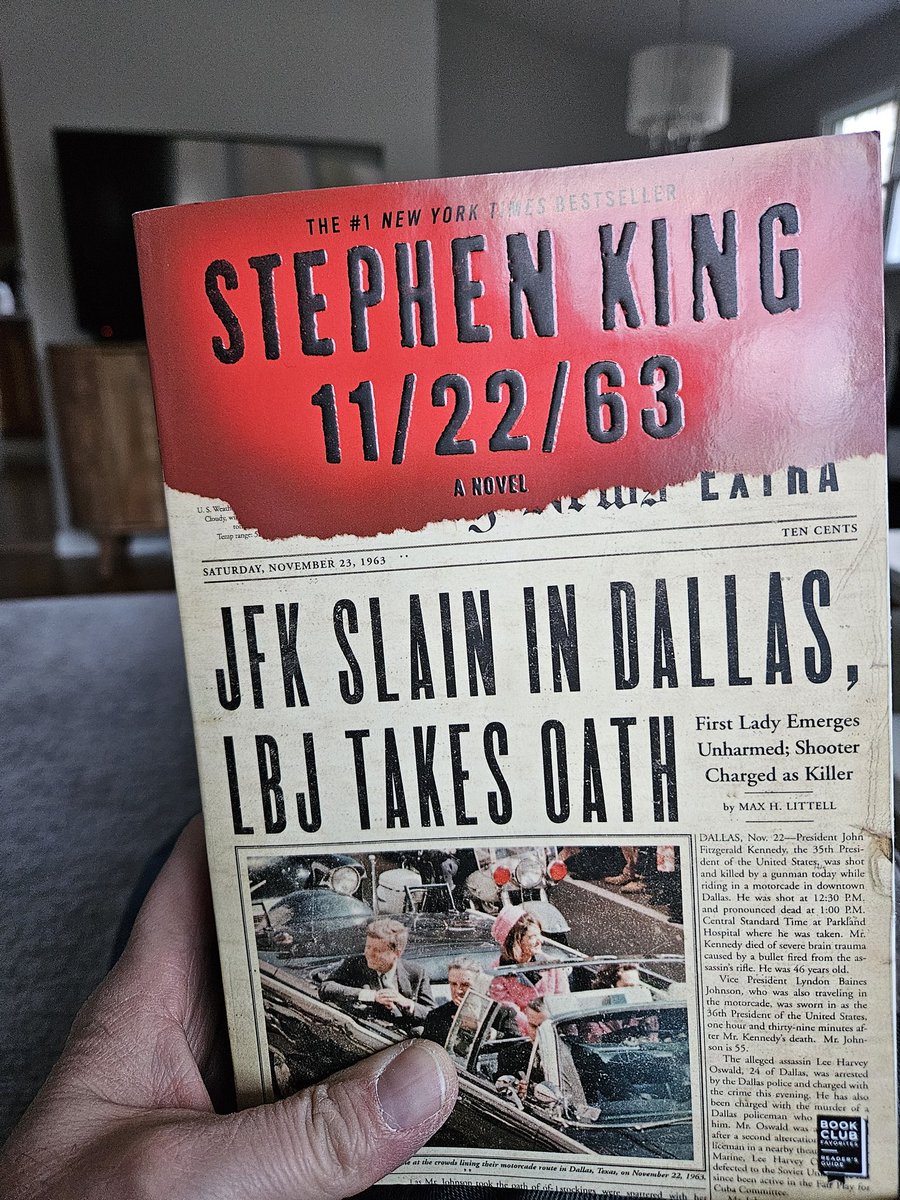 Perhaps the greatest book I've ever read. Had no idea it was a series when I picked it up a month or so ago. Time to tune in. You are an American treasure @StephenKing