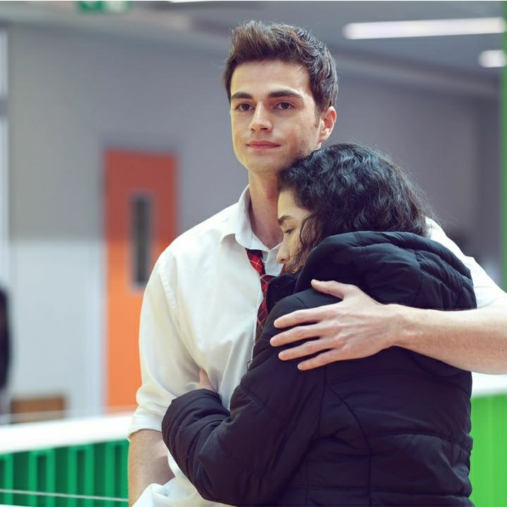 ⚠️ Mentler bırakıldı şimdi RT zamanı. Bugün bölüm günü RT sayılarımız yüksek olmalı fandom !!!

#AyBer AyBer 
#MelisMinkari MelisMinkari 
#RecepUsta RecepUsta
AybikeEren BerkÖzkaya
#HundredTimeLoveAyBer