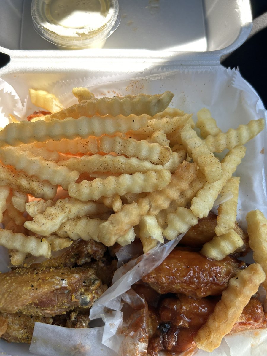 American Deli got the best wings fsfs 🤞🏽