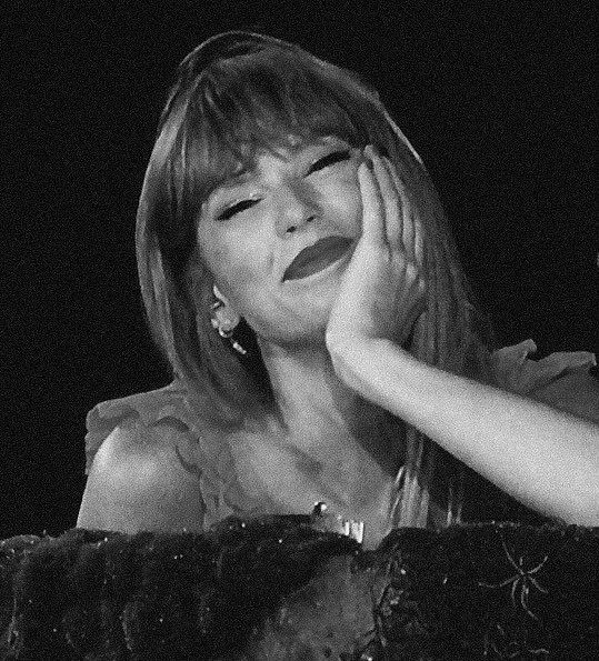 holaa, soy mel (-18), staneo a taylor desde 2022, mis álbumes favs son rep y midnights, dress y maroon MIASS, soy muy buena onda, les interactuo bastante, y doy fb rápido #integracionswift <a href="/ccloveras/">ׂ</a>
