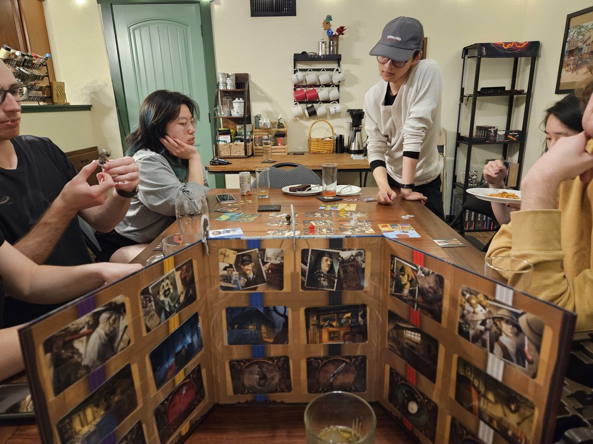 Icepickun's tweet image. Mysterium! Game becomes equal parts more fun/challenging after a few drinks. 🙃