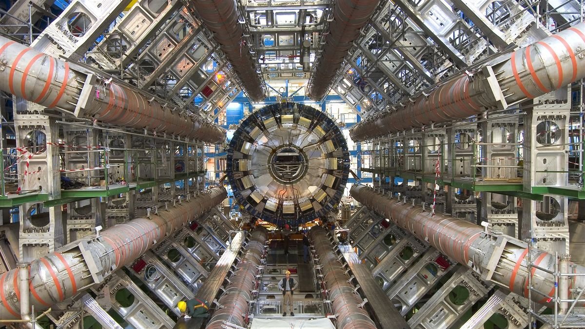 🇨🇭CERN AIMS FOR DARK MATTER DURING ECLIPSE On April 8, CERN's Large Hadron Collider (LHC) will launch a pivotal experiment to seek dark matter, resuming after a two-year upgrade. This $4 billion facility will propel trillions of protons at near-light speeds, circling its…