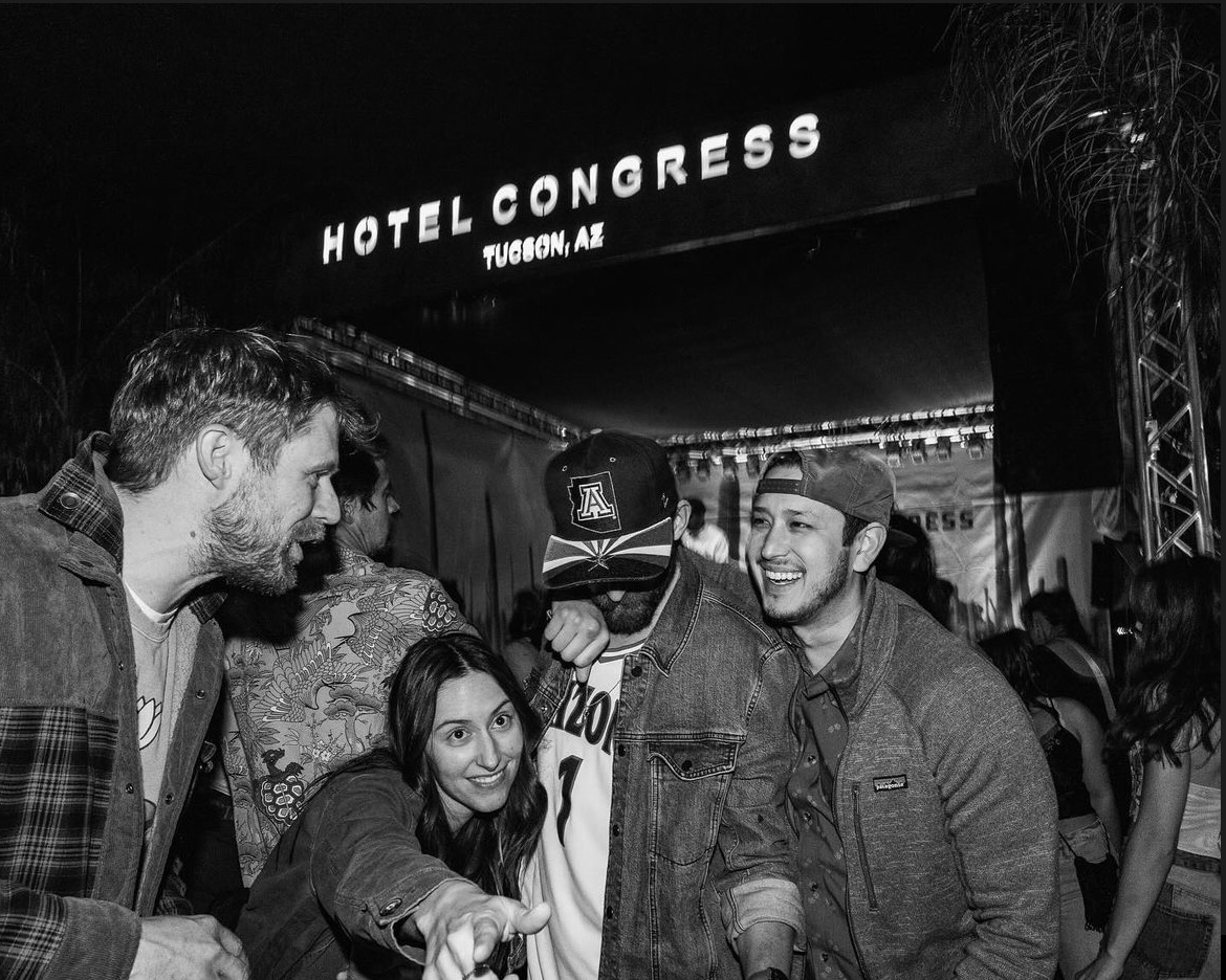 Hello Friday🤘🏼

It's a good weekend to hangout at Hotel Congress!\

📸: @photosbyganzo