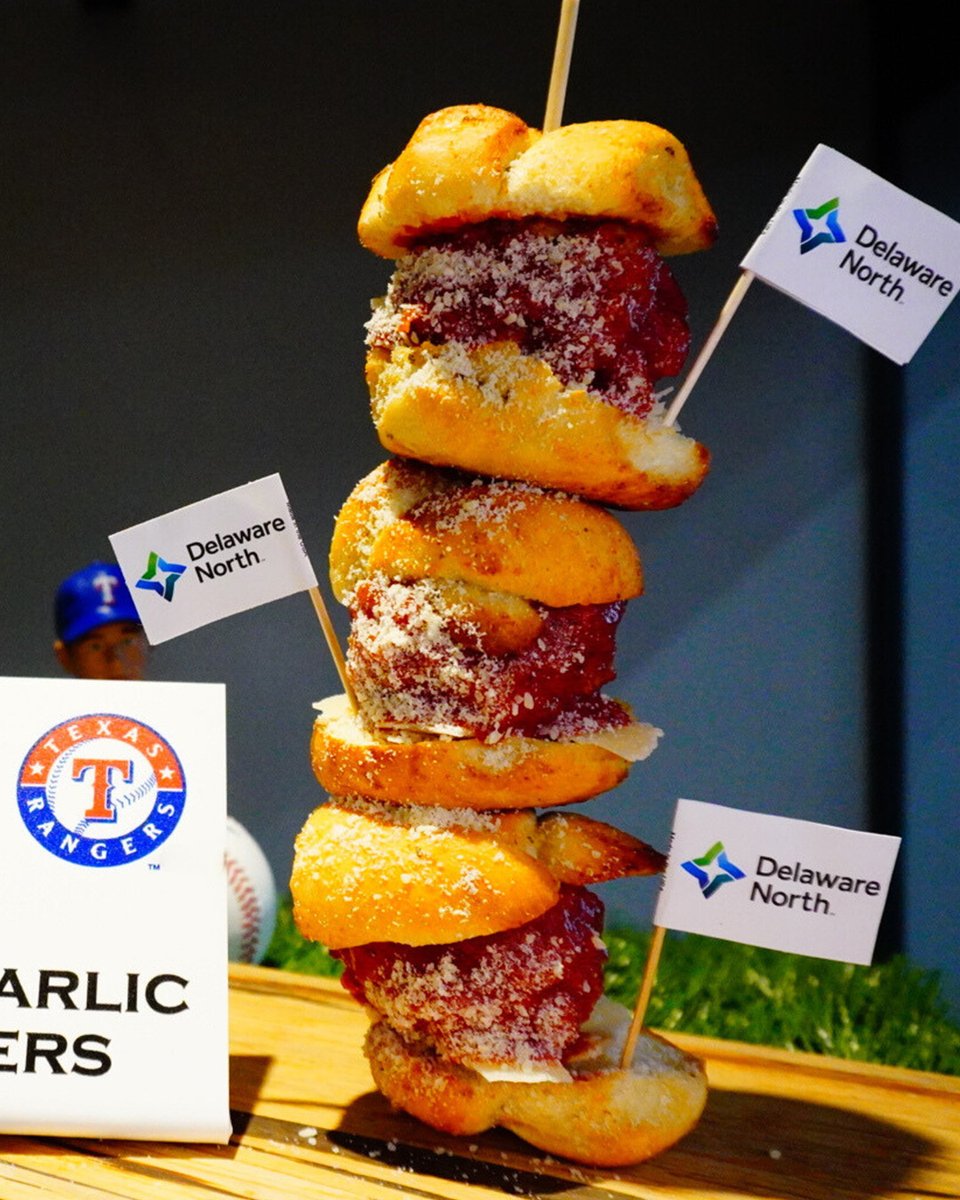 The Rangers have new Meatball Garlic Knot Sliders at Globe Life Field this year 🤤 They're Italian-style meatballs covered in marinara sauce on garlic knots topped with parmesan cheese