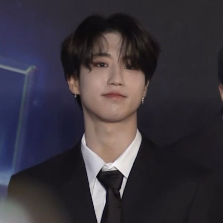 mini au #minsung  | IA Han.

donde mhn desesperado por aprobar su último examen contacta una IA de nombre hn.

o

donde esta IA en realidad no era solo una inteligencia artificial.