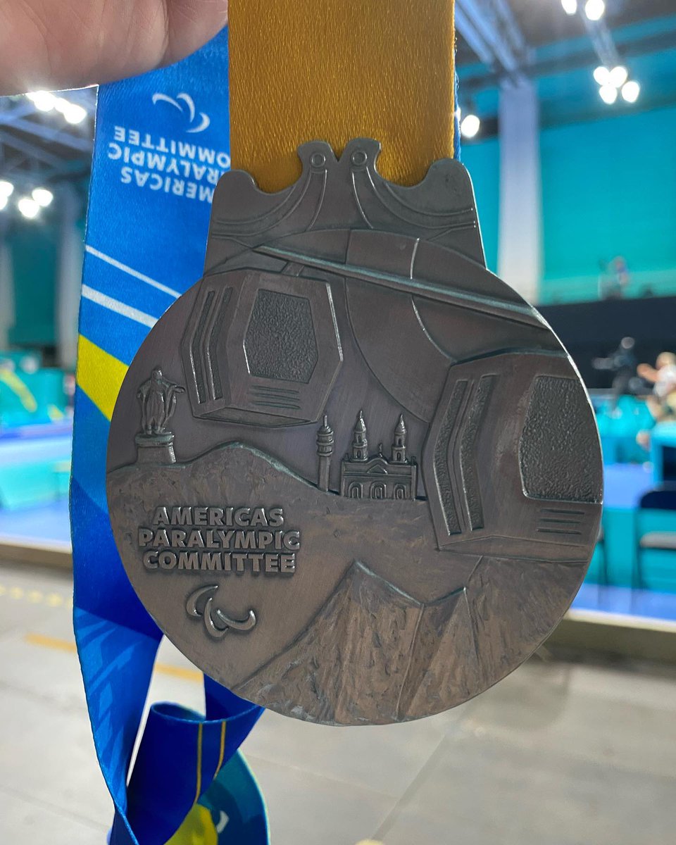 _el_JL_'s tweet photo. A una deportista paralímpica le robaron su medalla de Santiago 2023 en Macul. Se llevaron su mochila con todas sus cosas incluida la medalla que andaba trayendo para una grabación. Por favor se ruega ayudar a difundir para recuperarla, hay recompensa. #Difundir #TwitterHazTuMagia https://t.co/VHGOsTechR